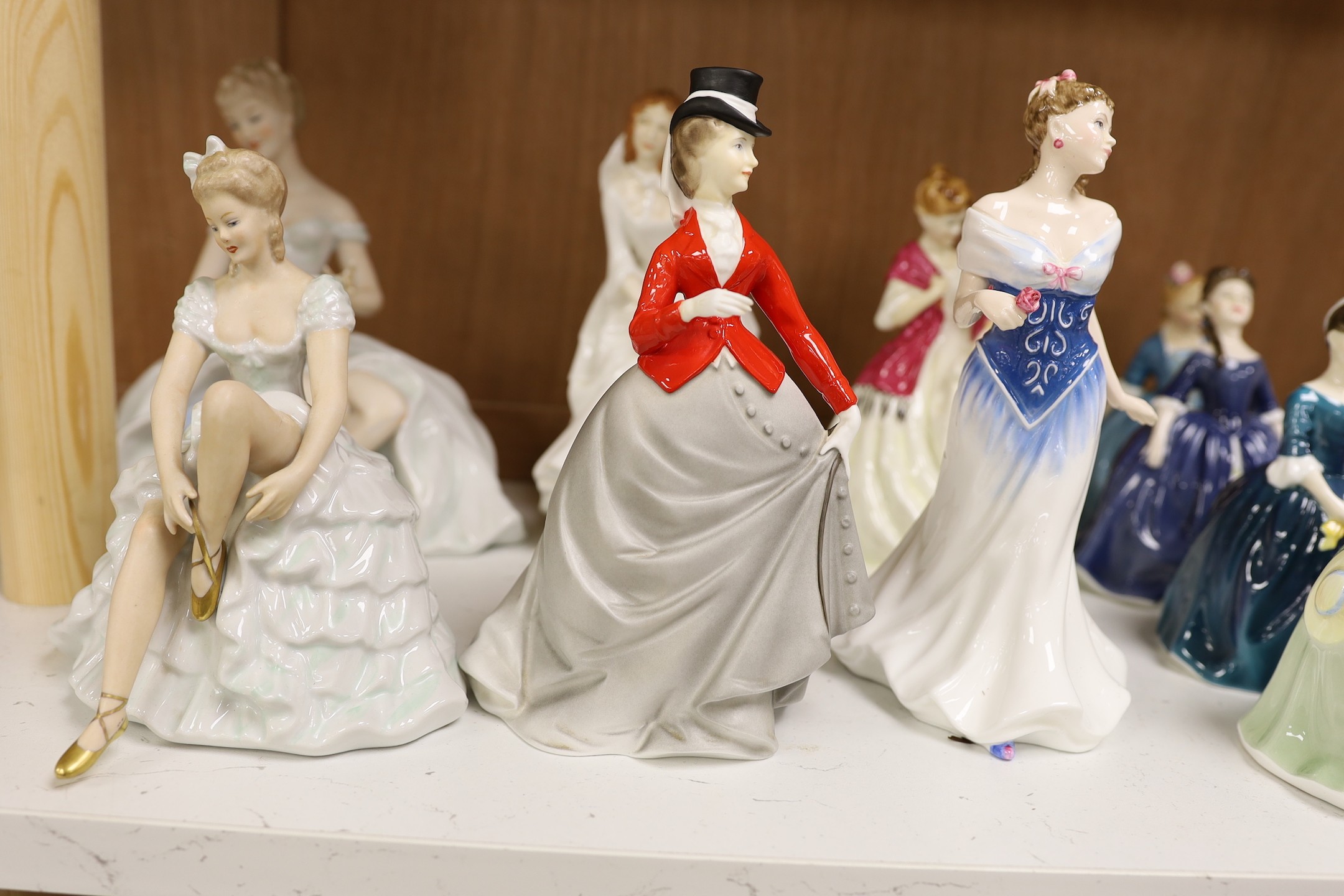 A collection of mostly Royal Doulton and Worcester figurines (22)